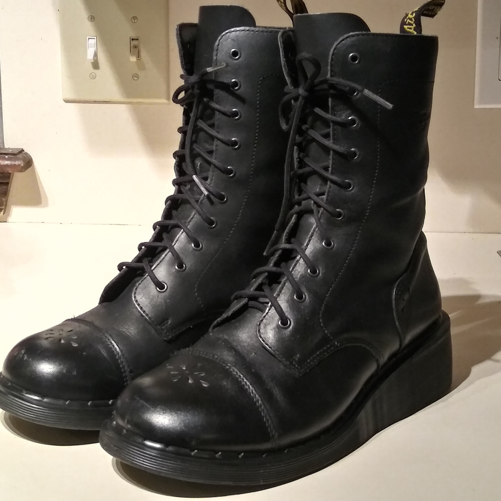 UK Marten's Santa Cruz 3A33 Dr. Martens